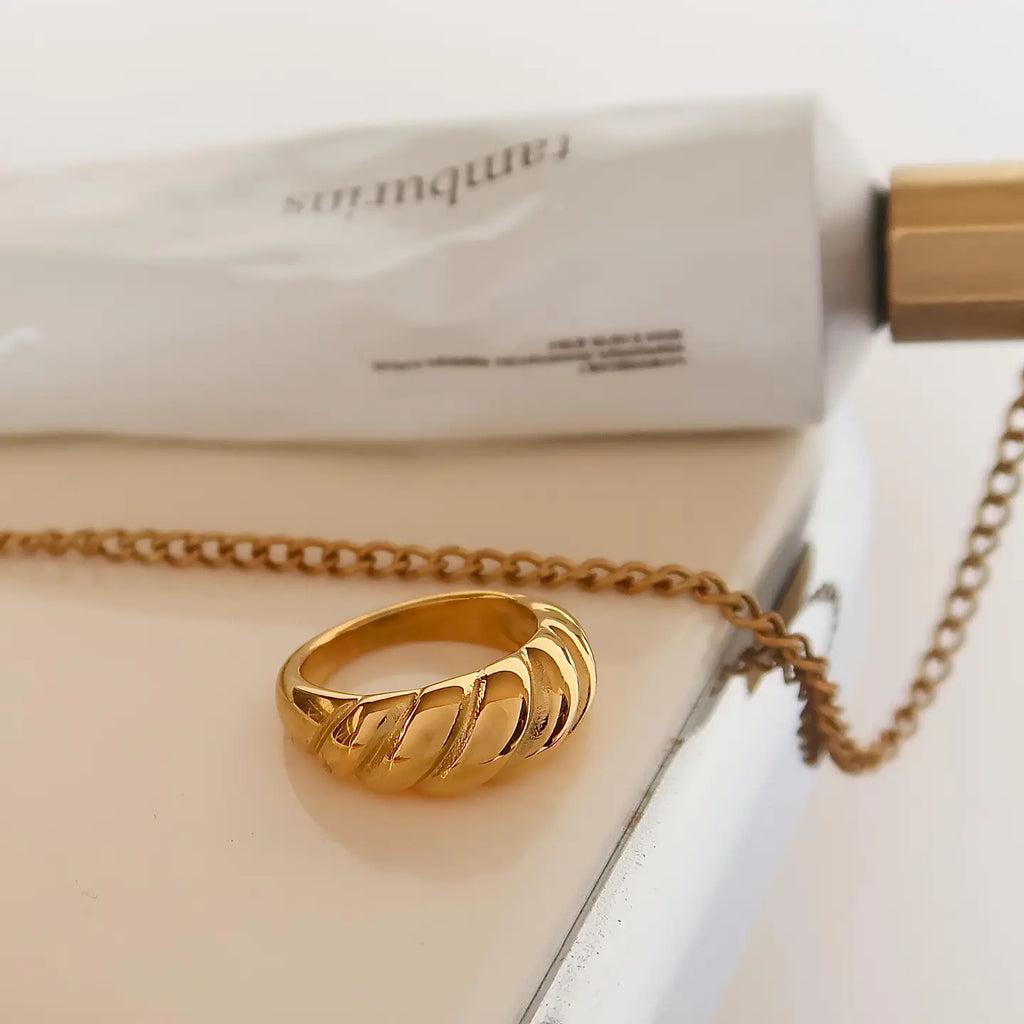 Wallace ring