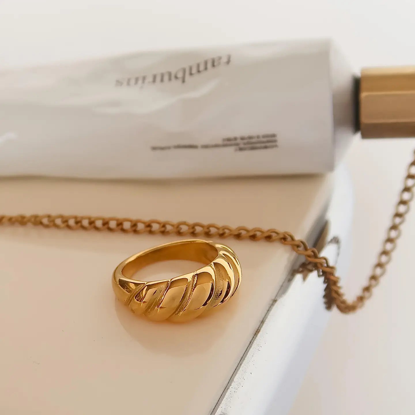 Wallace ring